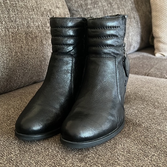 Clarks Black Palma Trina Leather Ankle Boot Bootie 9.5 - Picture 3 of 15